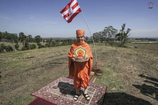Mahant Swami Maharaj At The Baps Shri Swaminaryan Hindu Mandir And Cultural Precinct In 2018 Baps Shri Swaminarayan Hindu Mandir And Cultural Precinct